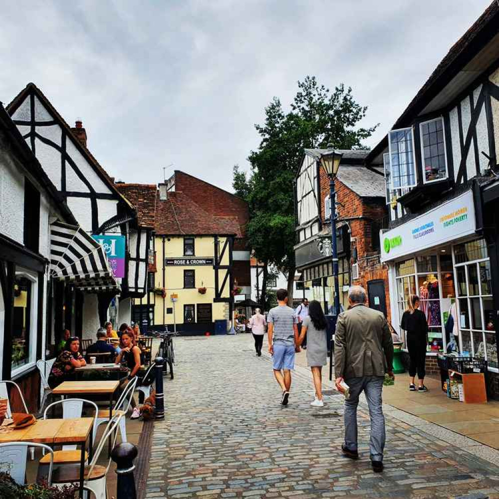 The town of Hitchin has stepped up to offer support for hungry children. Here's a list of the restaurants and eateries in Hitchin offering free food to children who need it during half term. PICTURE: Hitchin town centre. CREDIT: @HitchinNubNews