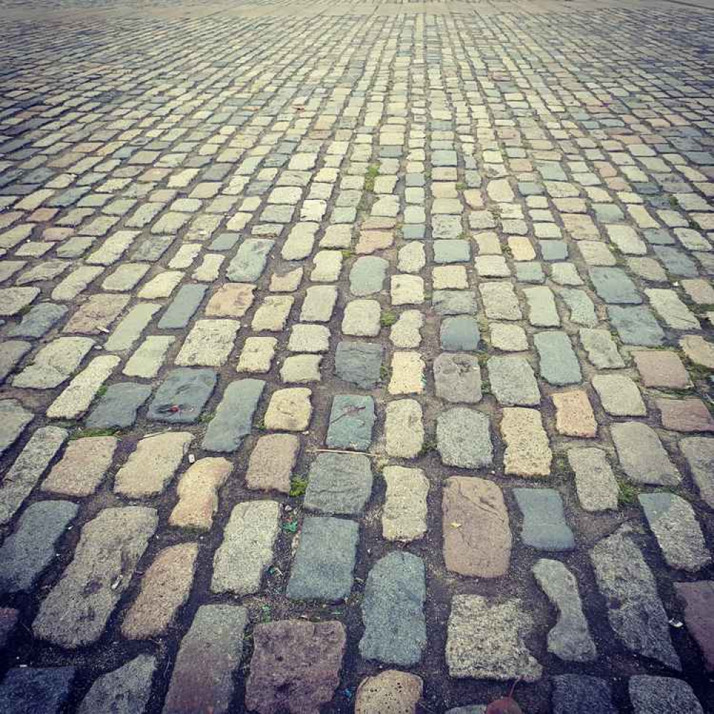 Hitchin daily briefing Saturday November 14. PICTURE: Cobblestones on Hitchin Market Place during lockdown. CREDIT: @HitchinNubNews