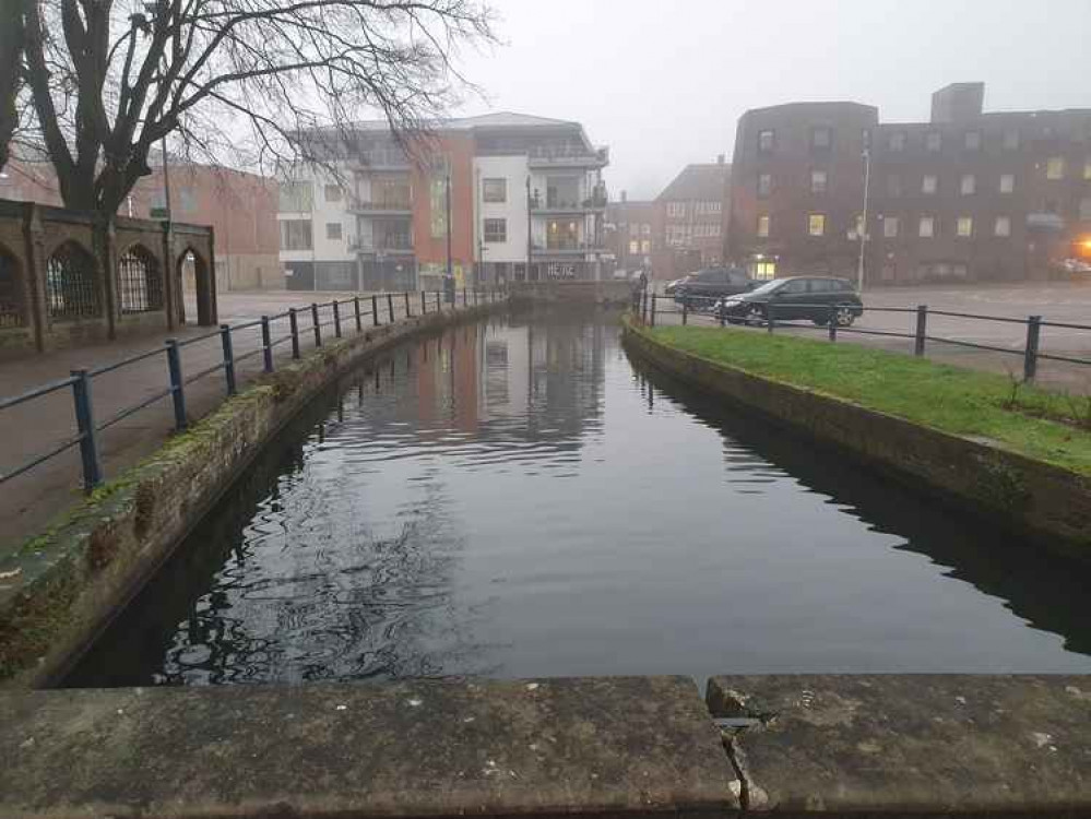 Hitchin's River Hiz set for its annual clean. PICTURE: The River His near St Mary's Church. CREDIT: @HitchinNubNews
