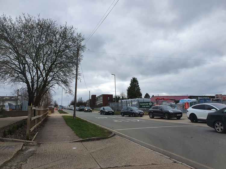 Long queues have been a feature of a trip to the dump on Blackhorse Lane recently. CREDIT: @HitchinNubNews