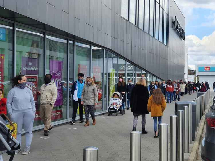 Hour long queues outside Debenhams as shoppers aim to bag a bargain. PICTURE: Monday lunchtime queues at Debenhams. CREDIT: HitchinNubNews