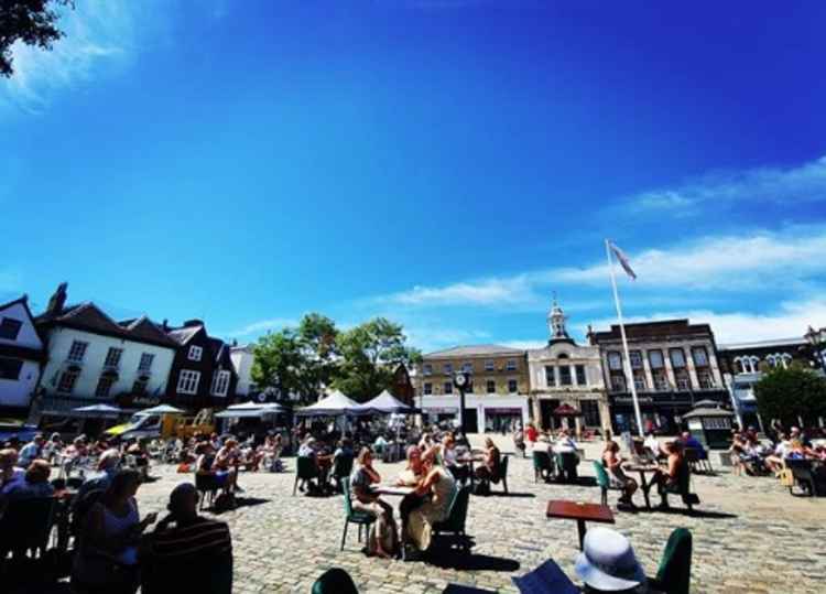 Hitchin Market Place during a heatwave. CREDIT: @HitchinNubNews