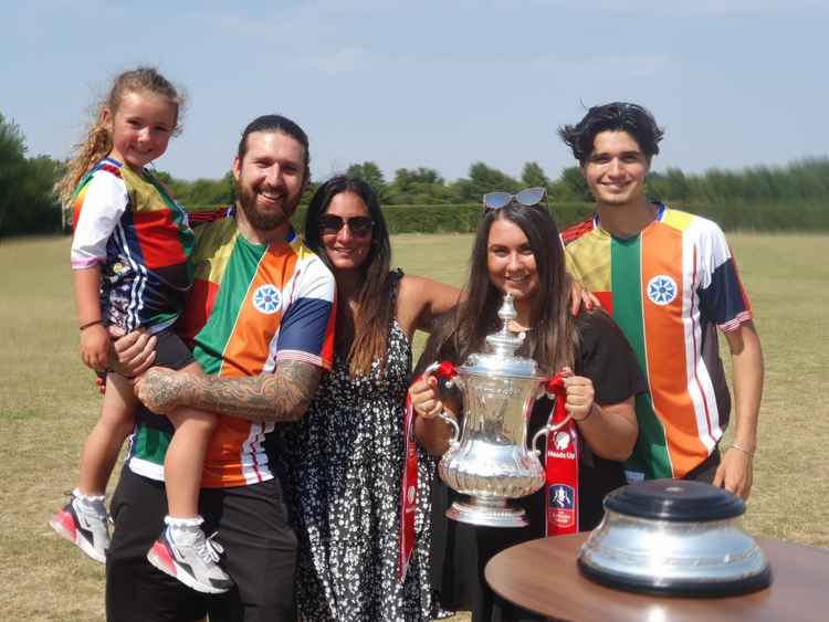 A lovely family. Betty with dad Lee, mum Faye and son Luca with FA Cup. CREDIT: @HitchinNubNews