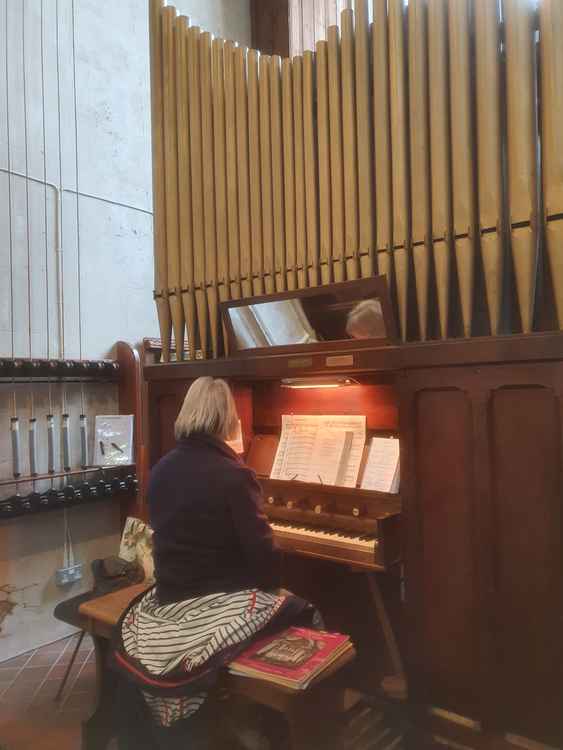 All Saints Church organ. CREDIT: @HitchinNubNews