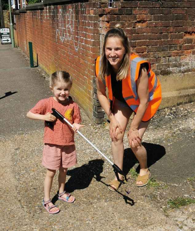 Photograph: Hitchin volunteer Jasmijn Maljers with her daughter Julie, the first Adopt an Area volunteers. CREDIT: NHDC