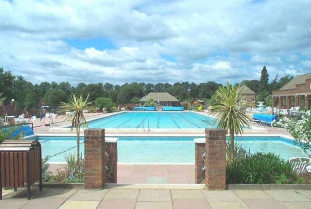 Good news - Hitchin outdoor pool to stay open for longer this summer