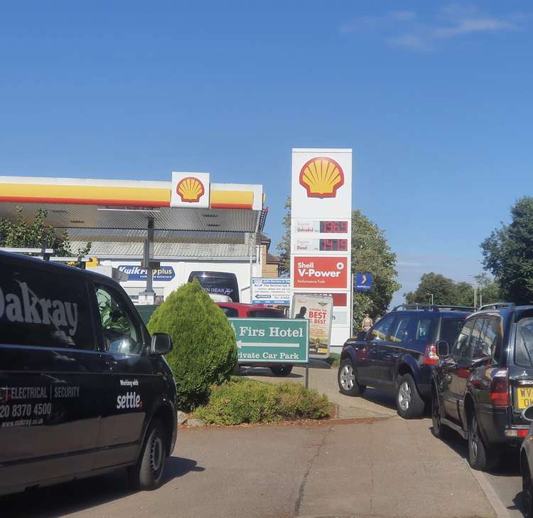 Hitchin: Long queues form at petrol stations despite government calls to avoid panic buying. PICTURE: Queues outside the Shell garage on Bedford Road in Hitchin. CREDIT: @HitchinNubNews