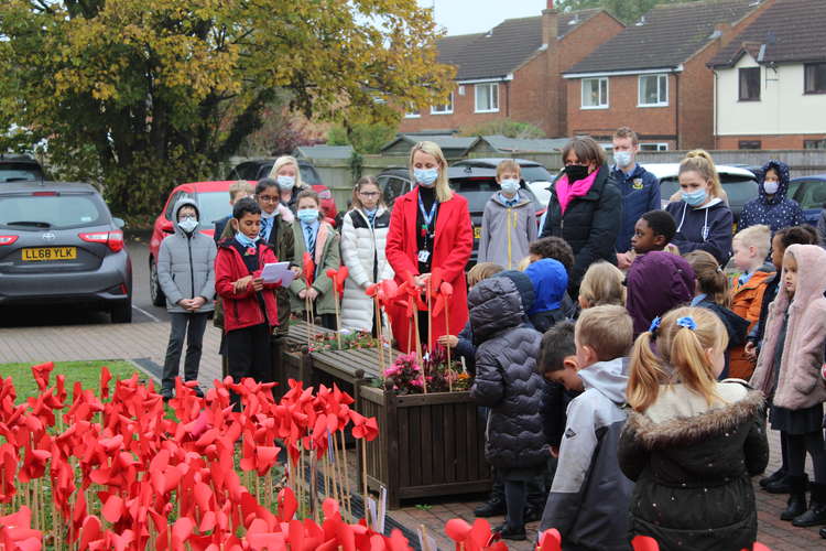 Hitchin school pupils pay tribute on Armistice Day by making poppies