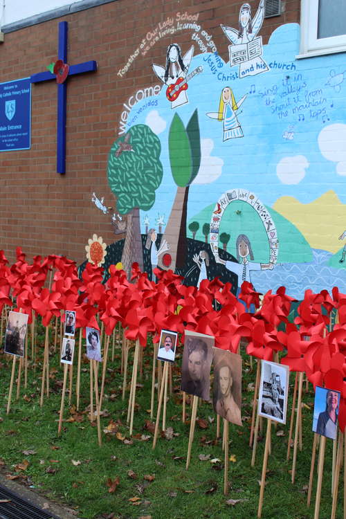 Hitchin school pupils pay tribute on Armistice Day by making poppies