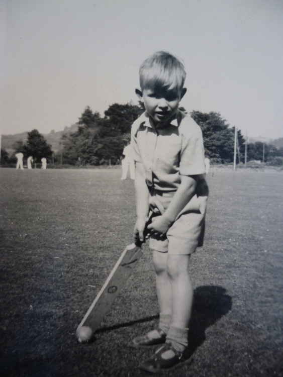 A Vvery young Andrew Moulding seemingly holding the bat correctly?"