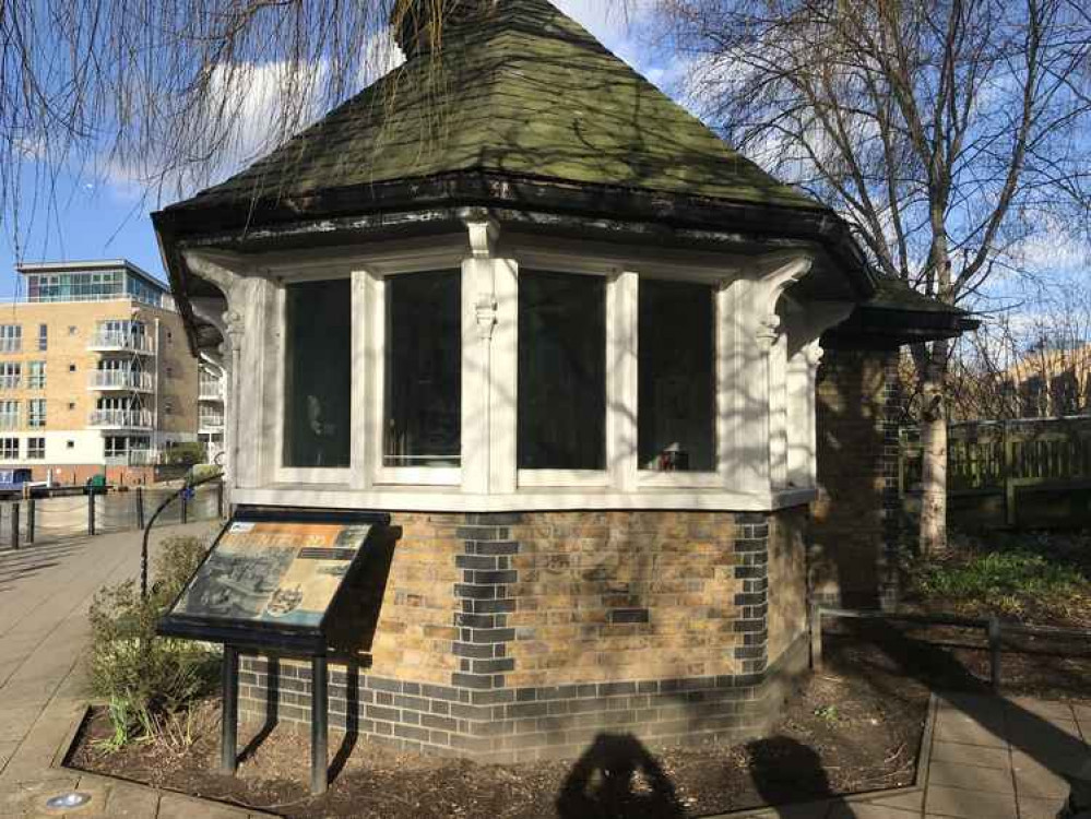 The Toll House at Brentford Lock