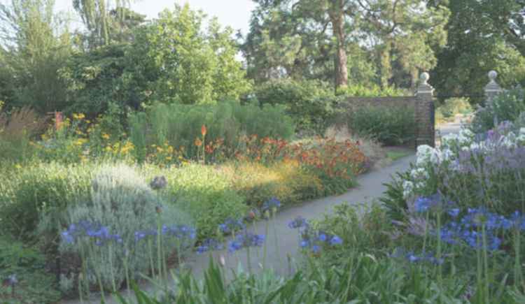 Duke's Garden in Summer (picture: RGB Kew)