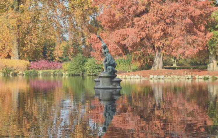 Kew Gardens, the Heracles and Achelous fountain in autumn (Andy Scott)