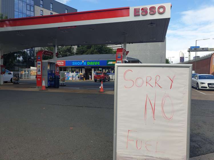 Esso petrol stations on Great West Road currently fuel-less. (Image: Hannah Davenport)