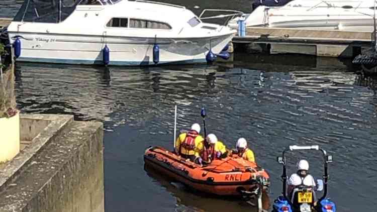 A brief moment of excitement as Teddington RNLI lifeboat is called out - more heroes risking life and limb