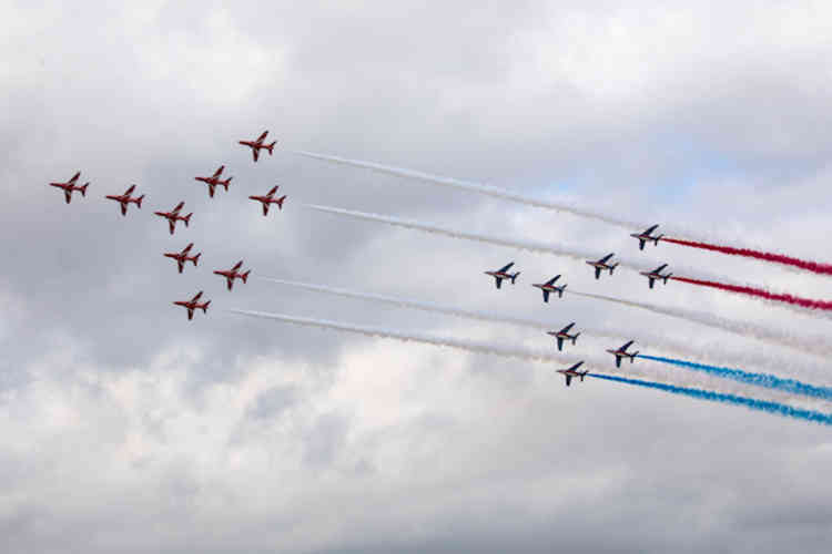 Allies in the sky - Red Arrows and French team in spectacular display