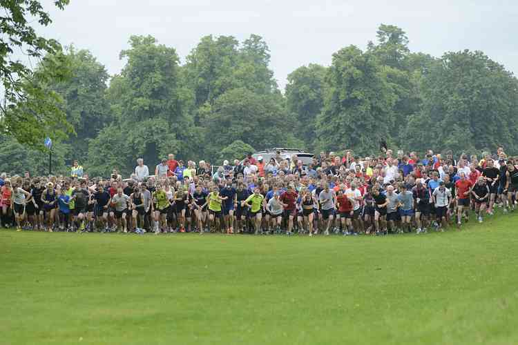 Hundreds participate at Bushy Park