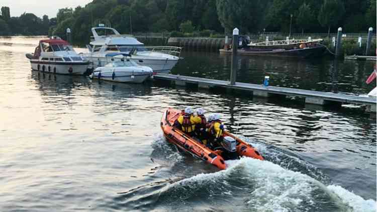 TEDDINGTON RNLI – D-CLASS ON RIVER THAMES – COURTESY OF TEDDINGTON RNLI