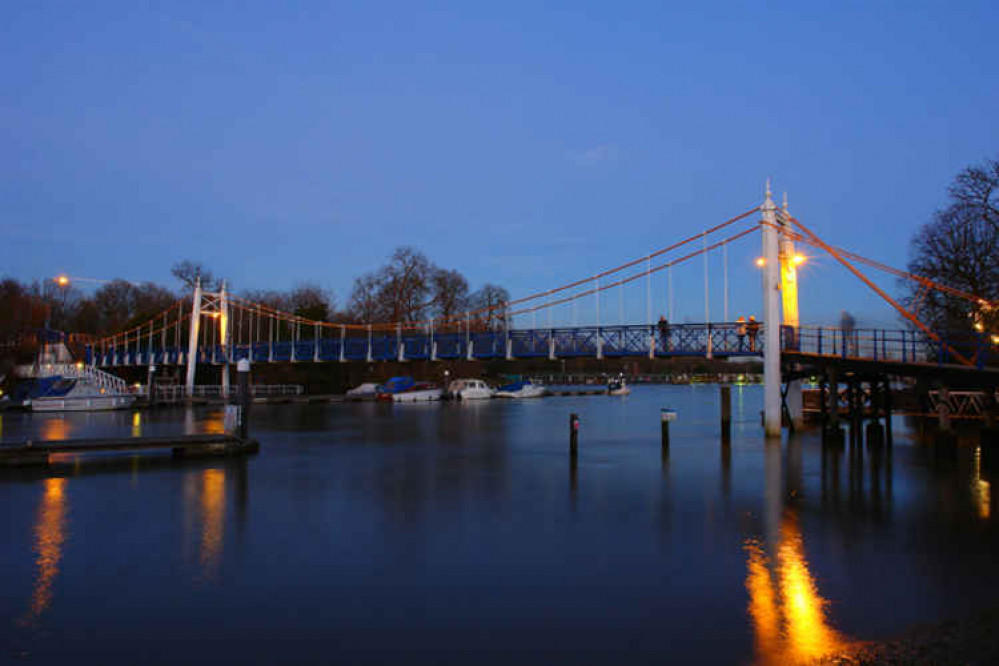 Teddington Bridge at night