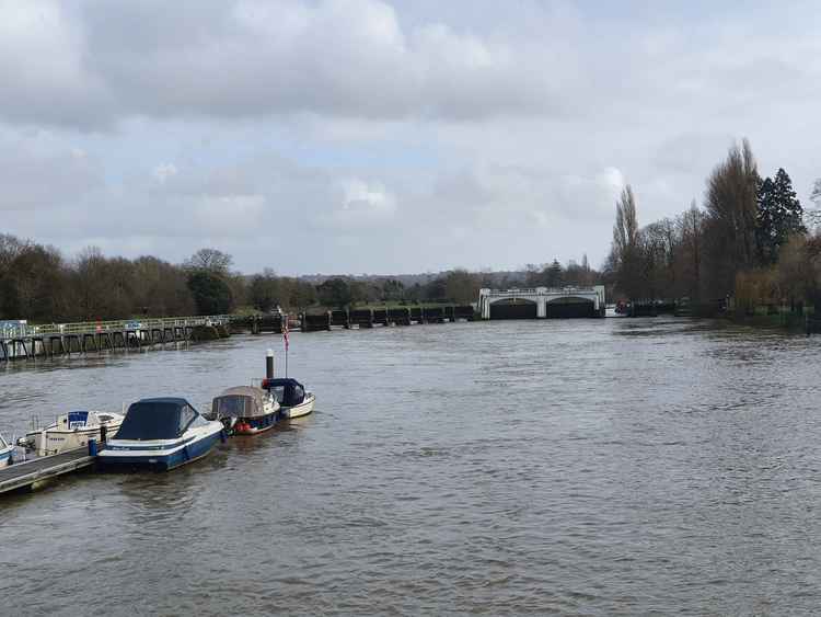 TEDDINGTON WEIR – BY PAUL STALLARD TEDDINGTON RNLI