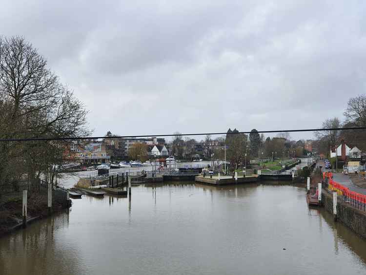 TEDDINGTON LOCK – BY PAUL STALLARD TEDDINGTON RNLI