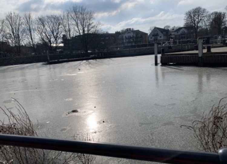 The frozen Thames by Teddington Lock