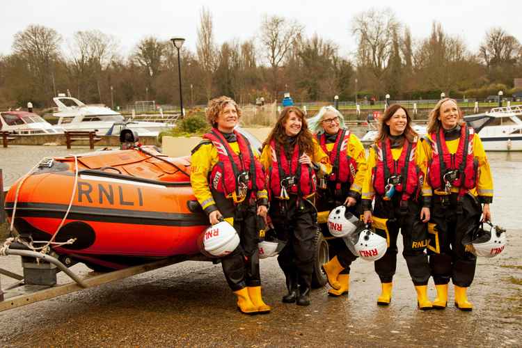 TEDDINGTON RNLI WOMEN CREW - BY Paul Roach, DLA, TEDDINGTON RNLI