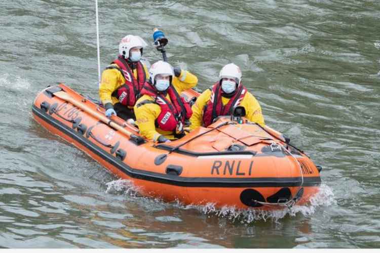 Teddington RNLI training by the lock in February / Credit: Sue Lindenberg