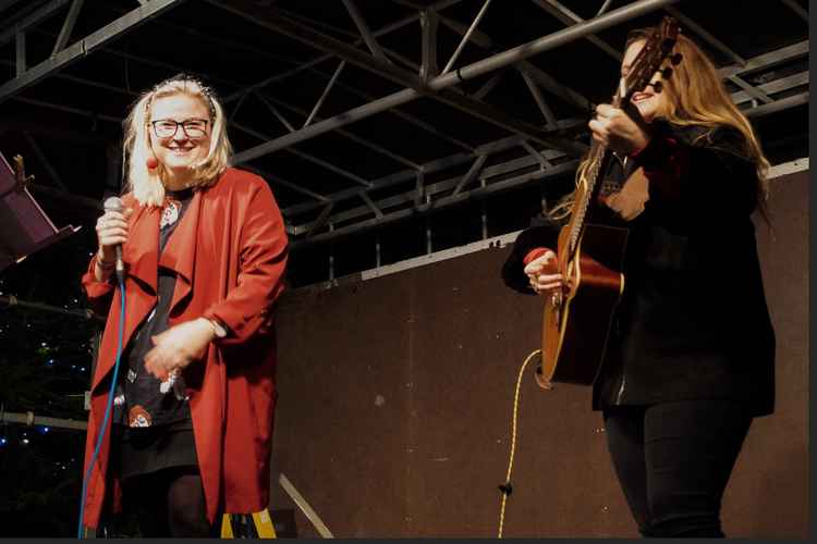 A singer and guitarist at the event / Credit: Teddington Together