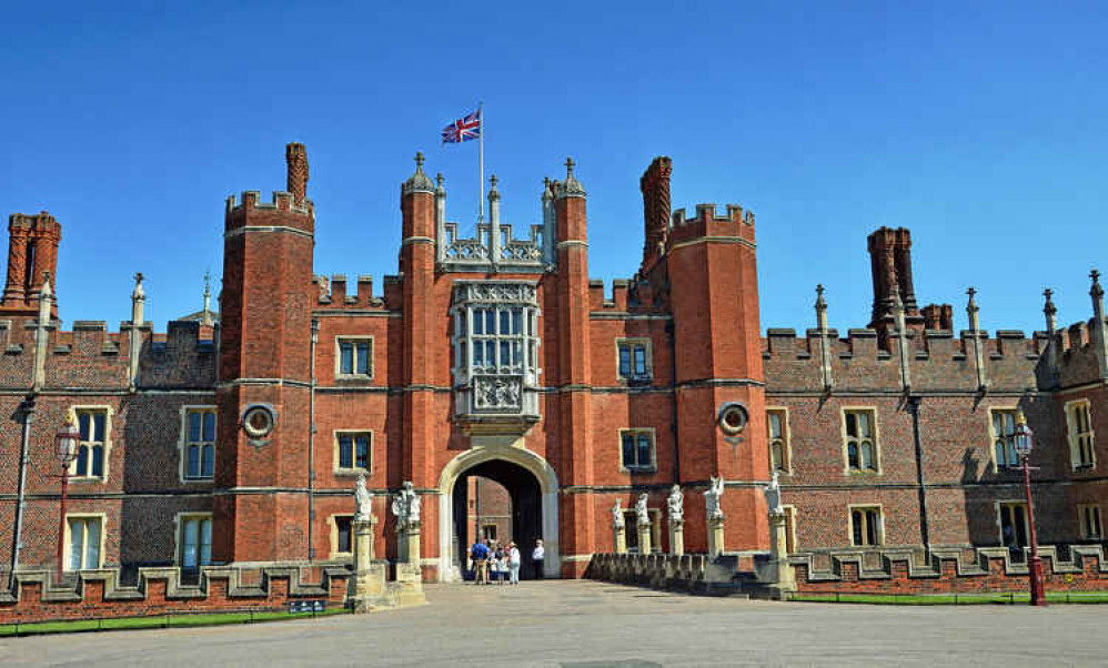 The exterior of the Great Gate at Hampton Court Palace / Photo: Duncan Harris via Wikimedia Commons
