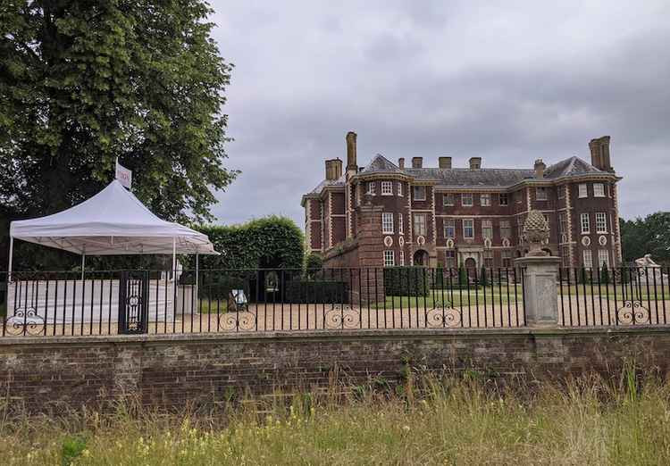 The Antiques Roadshow reception tent at the entrance to Ham House (Credit: Nub News)