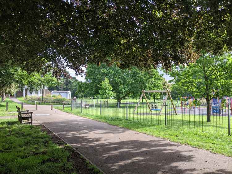 Antipodean sunshine in the lovely Radnor Gardens (Credit: Nub News)