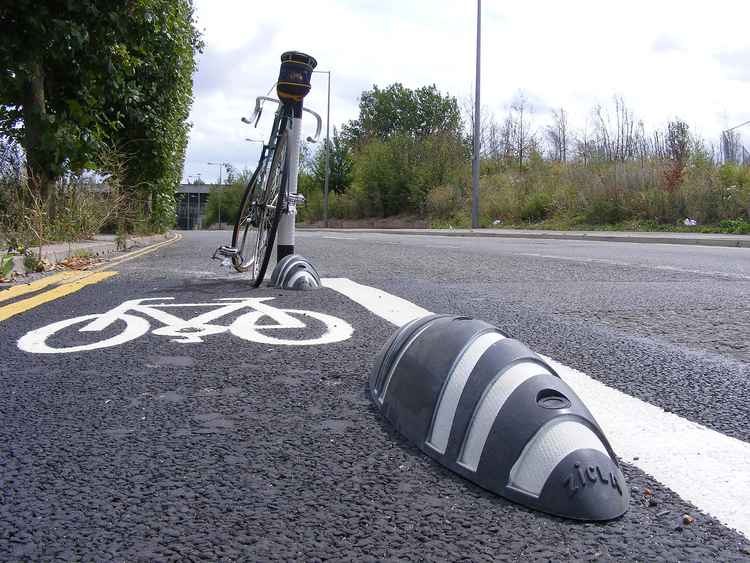 'Armadillos', small plastic bumps which protect cycle lanes, in Barcelona (Credit: sludgegulper via Flickr)