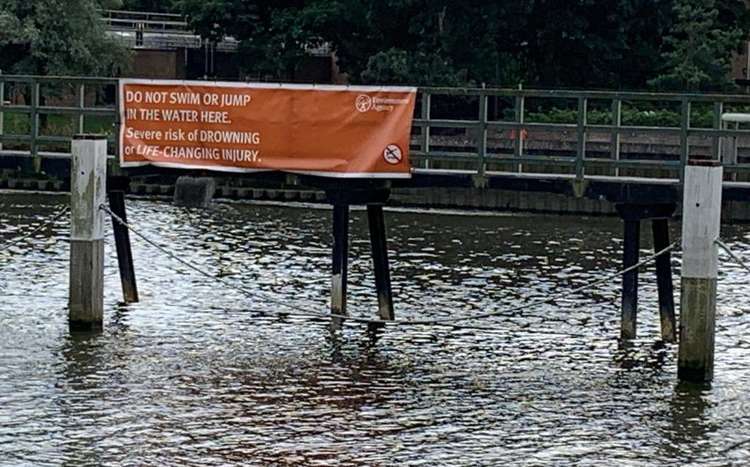 The Environment Agency have put up new banners at Teddington Lock (Image: Maria Herlihy)