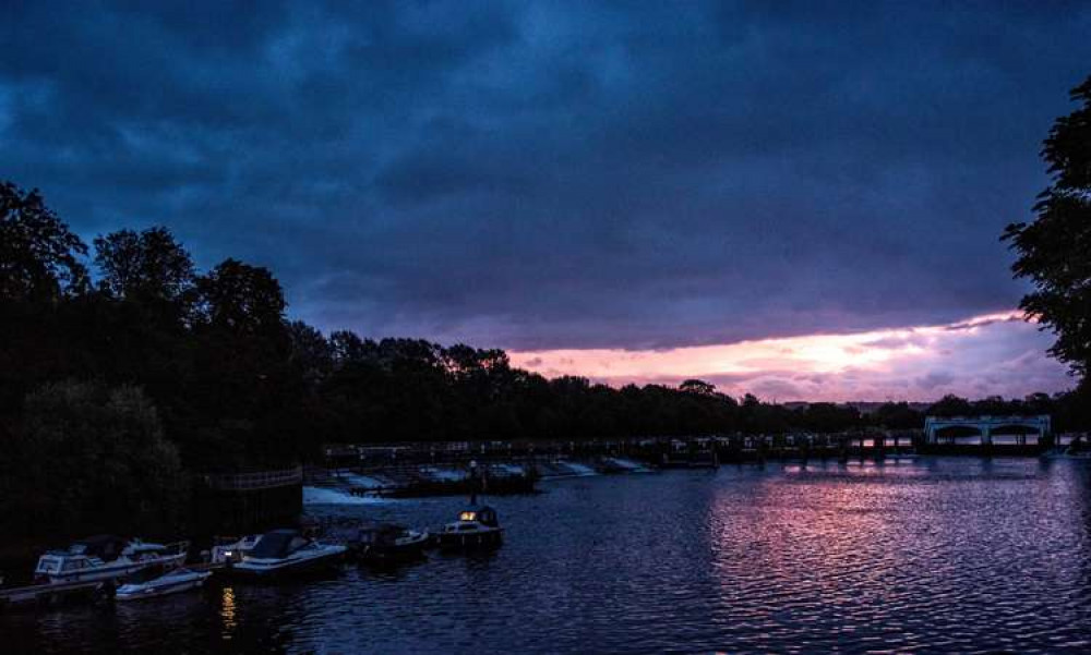 A moody sunrise at Teddington Lock (Credit: Sue Lindenberg)