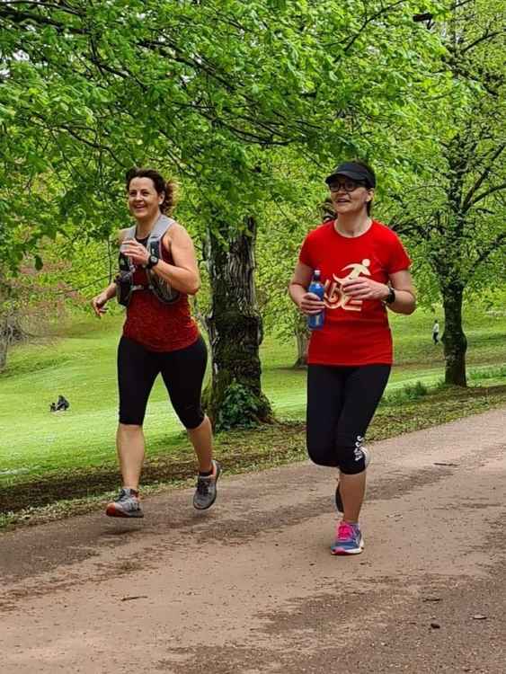 Sister-in-law Sam kept Kelly motivated while running