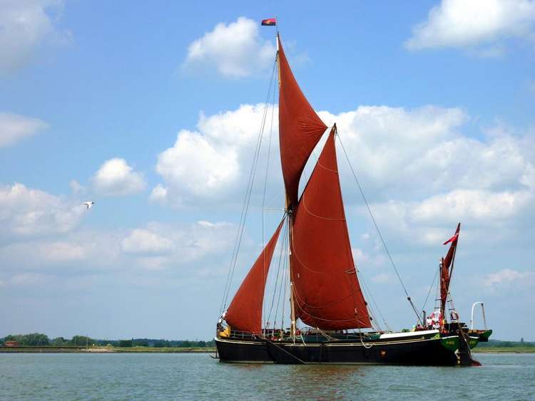 Thames sailing barge S. B. 'Pudge' off Mill Beach