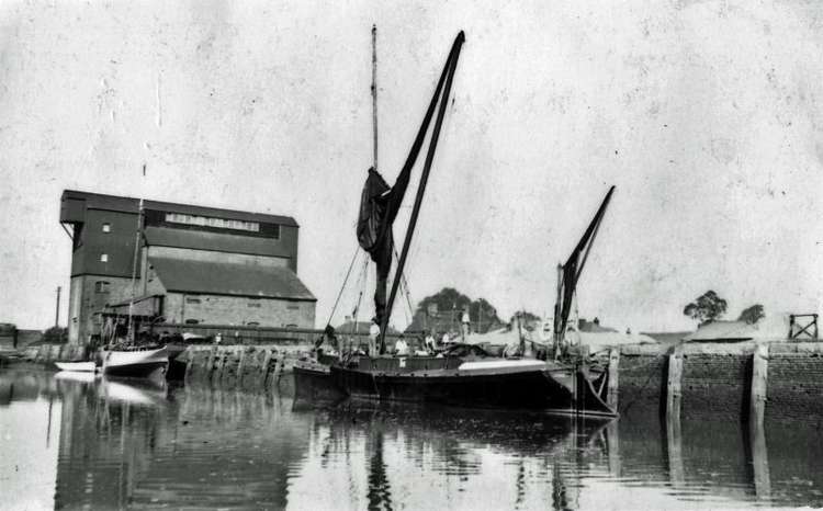 'June' at Battlesbridge (Mersea Museum/Society for Sailing Barge Research)