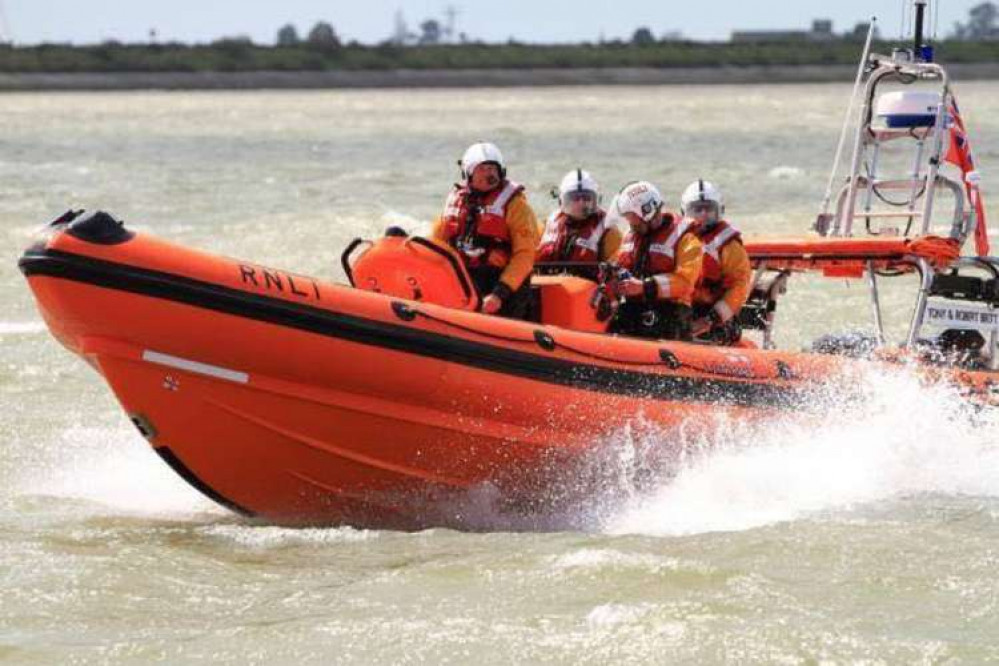 The volunteers were called on at around 4.35pm on Saturday (Credit: Burnham-on-Crouch RNLI)