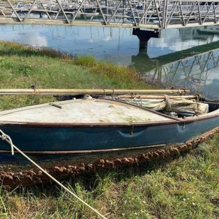 The rescued dinghy (Credit: Burnham-on-Crouch RNLI)