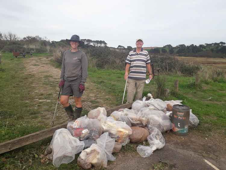 Pictures from a litter pick on the River Otter.
