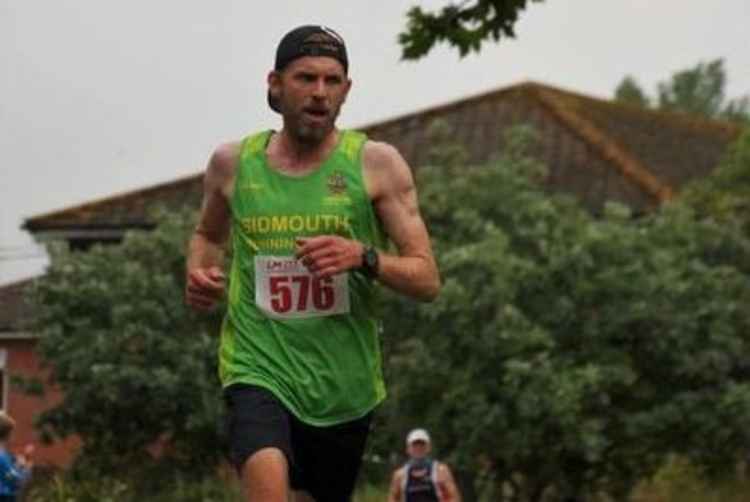 Niall Hawkins takes 3rd place in Balmy Bicton 10k