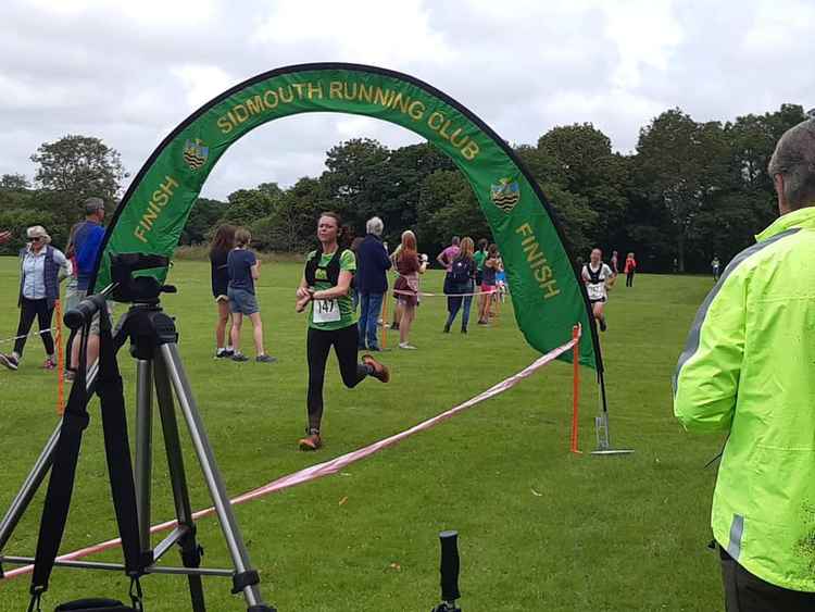 Bex McDonald flying through the finish line