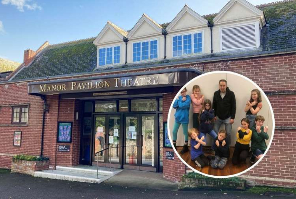 Sidmouth Pantomime Returns To Manor Pavilion Theatre This Christmas Local News News 