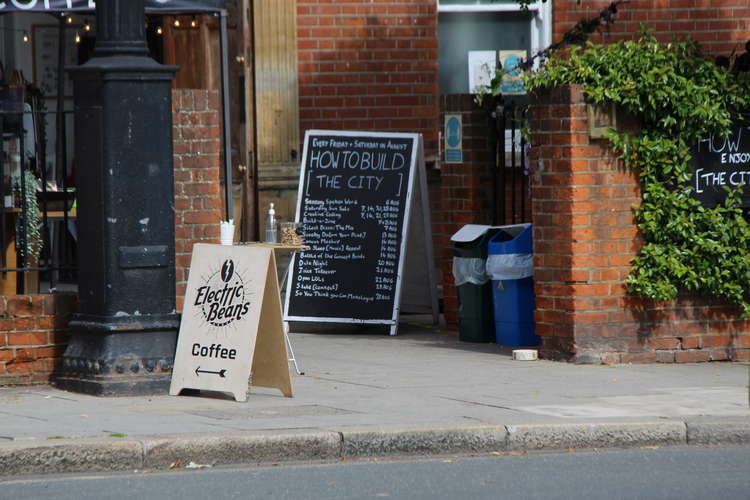 Electric Beans outside the Omnibus Theatre in Clapham Old Town (Image: Issy Millett, Nub News)