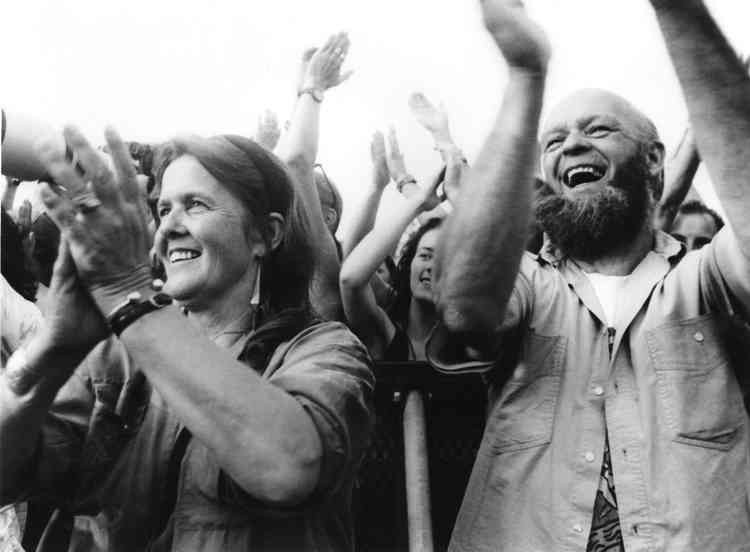 Jean and Michael Eavis cheer from the Pyramid Stage, 1992 (Photo: Brian Walker/V&A)