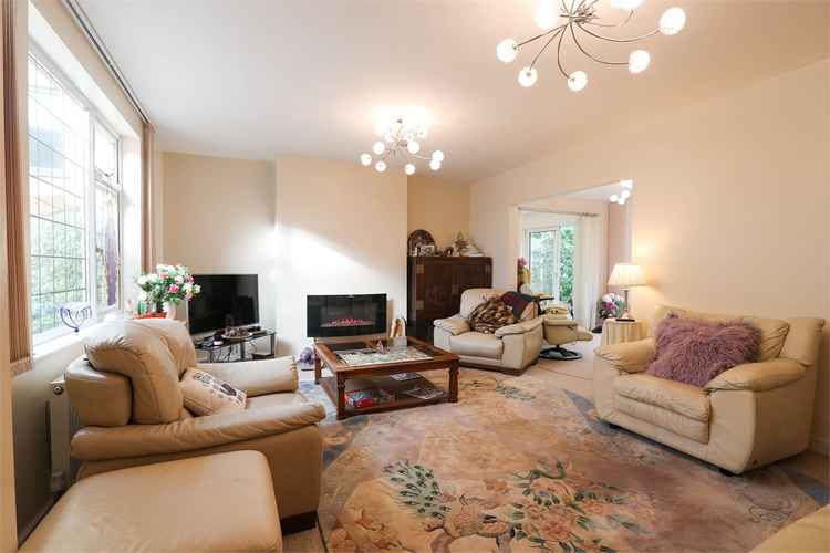 Five-bedroom detached home in Croscombe