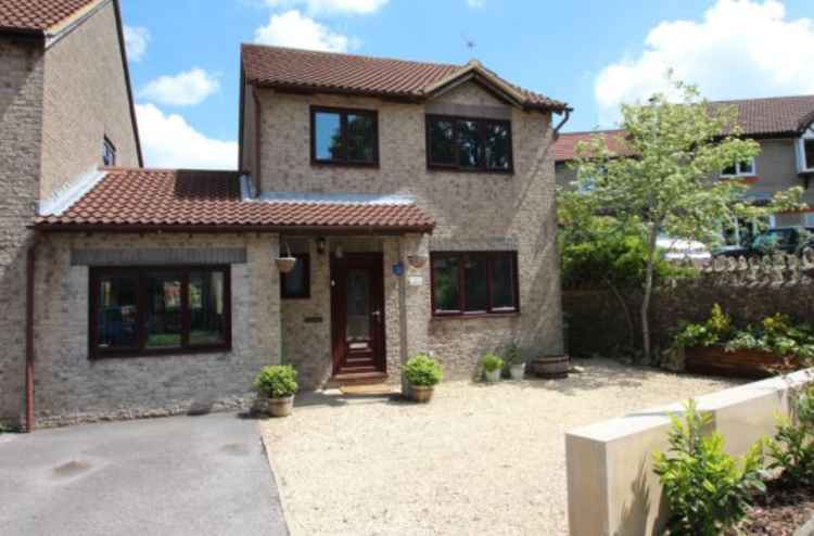 Four-bedroom link detached home in Finch Close