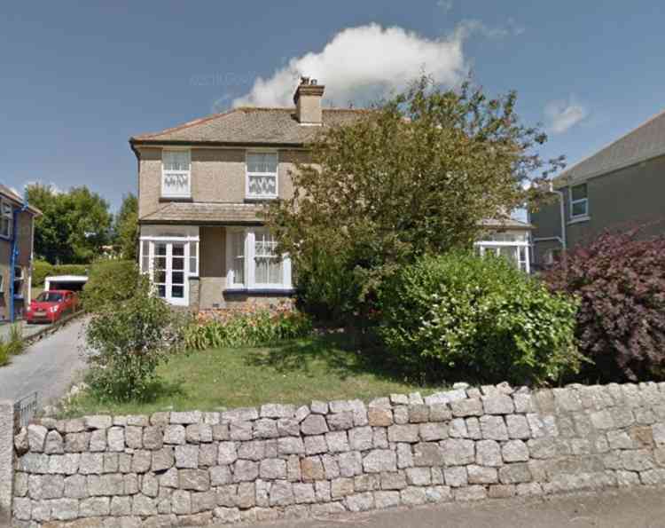 4 bedroom semi-detached house to rent on Penrose Road