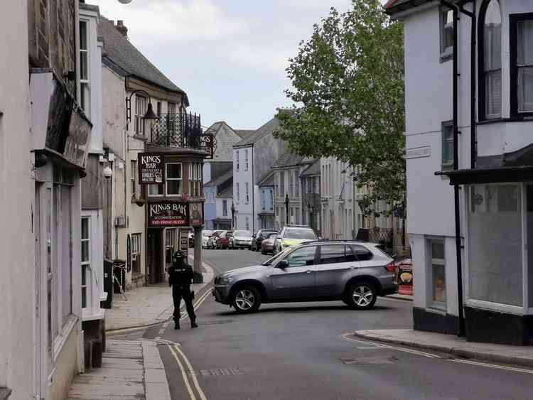 Armed police outside Kings Arms, Penryn